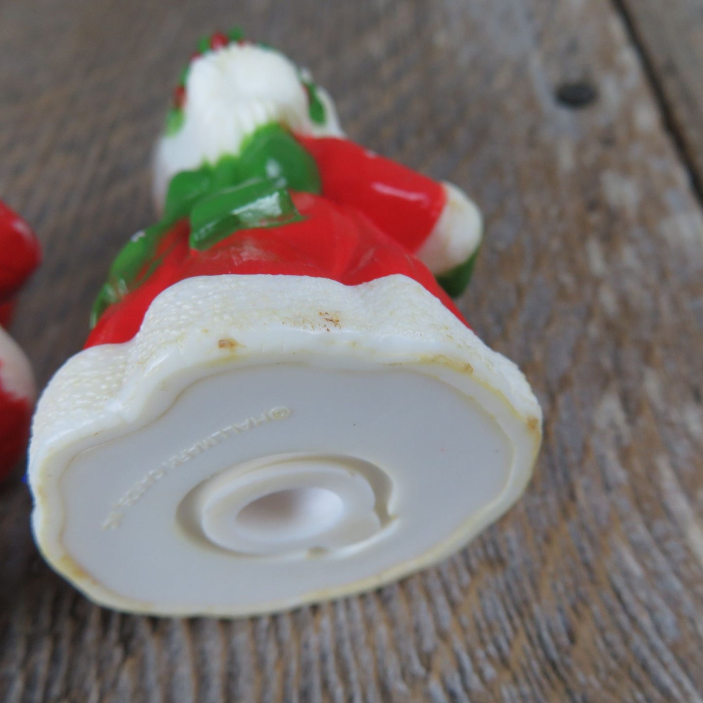 Vintage Santa and Mrs Claus Hallmark Salt and Pepper Shaker Plastic Christmas Dinner Table Red White