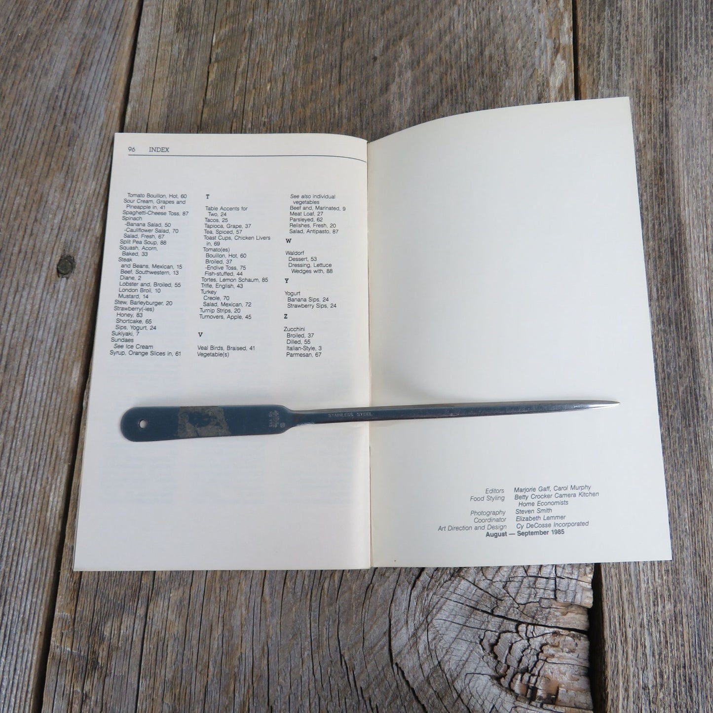 Betty Crocker's Cooking For 2 Pamphlet Cookbook Booklet 1985 Recipes Menus Shopping Tips