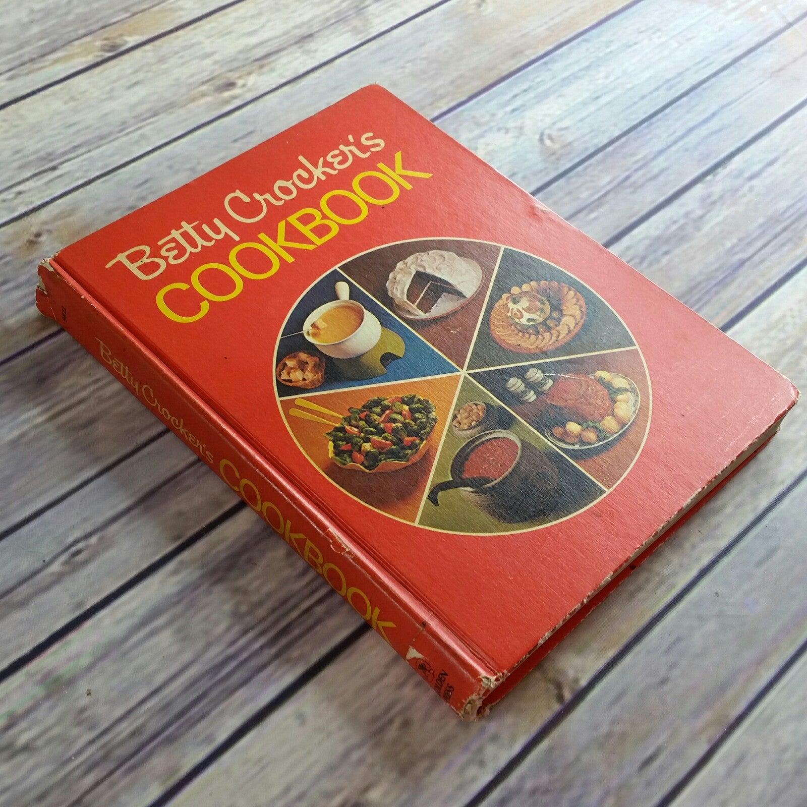 Vintage Cookbook Betty Crocker Red Pie Cover 1973 Recipes Cook Book Ha