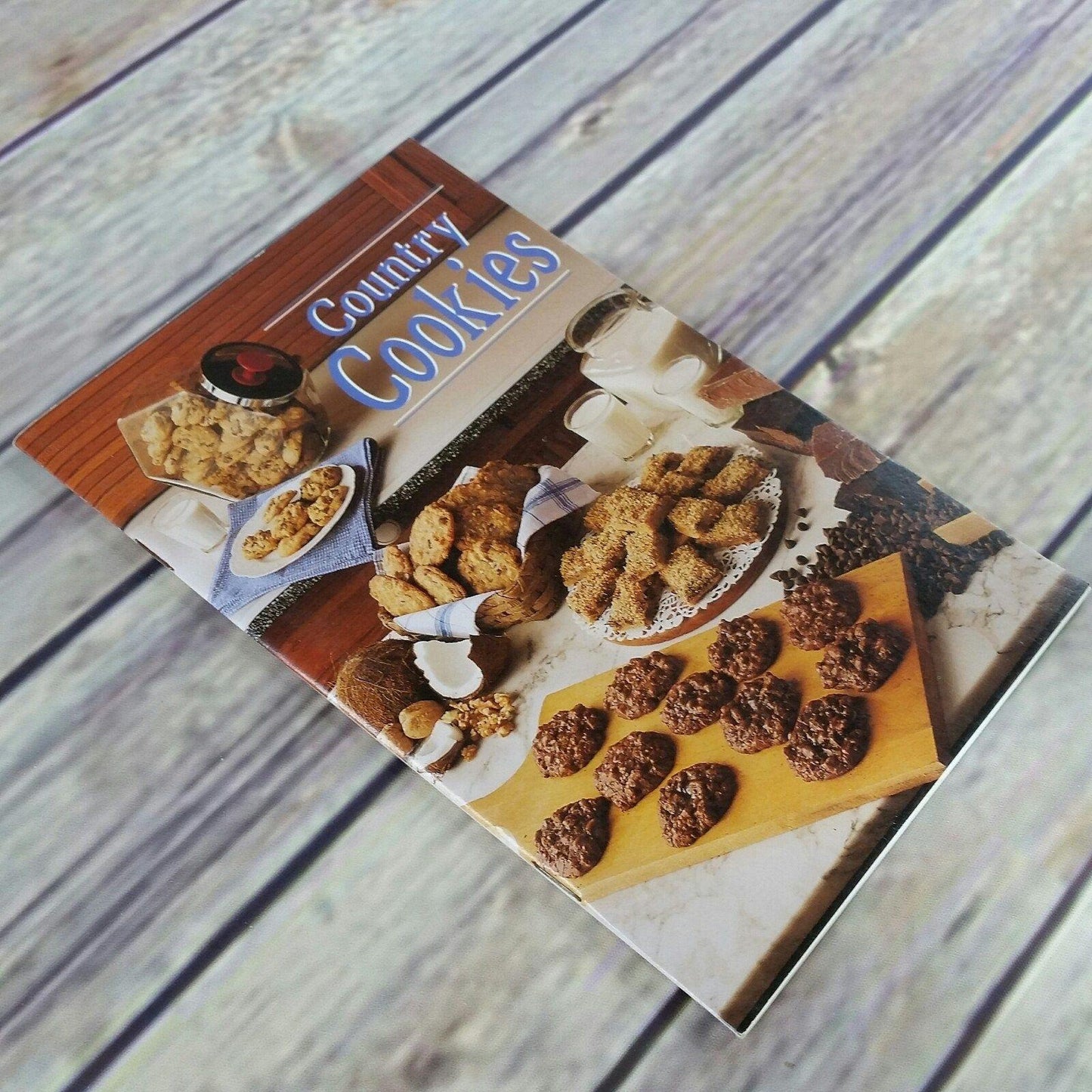 Vintage Cookbook Country Cookies Booklet Nancy Mack 1993 Reiman Pub Cookie Recipes Booklet Family Favorites Brownies Bars Holiday Quick