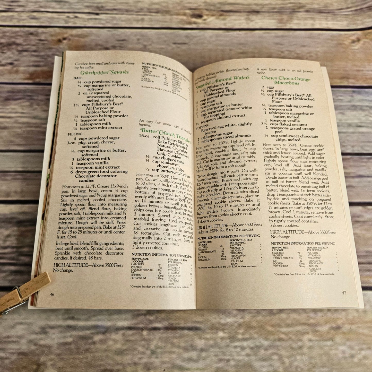 Holiday Classic III Cookbook Pillsbury Christmas Recipes Desserts Paperback Booklet 1984 Grocery Store Pamphlet