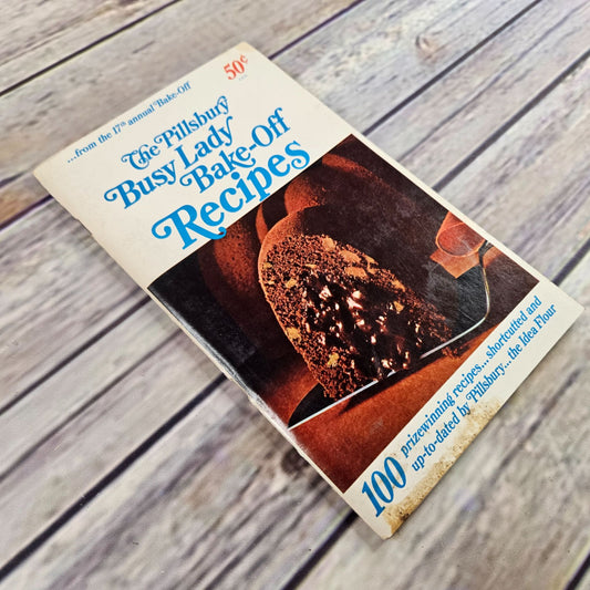 Pillsbury The Busy Lady Bake Off Cookbook 17th Annual Contest 1966 Paperback Booklet Grocery Store Vintage