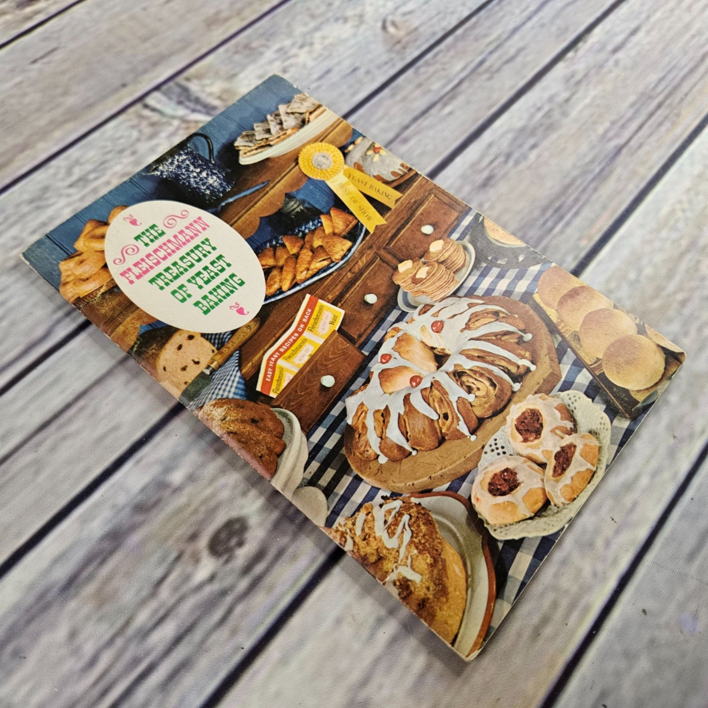 Vintage Cookbook Fleischmann Treasury of Yeast Baking Recipes Booklet 1960s Breads Rolls Paperback 1962 Booklet