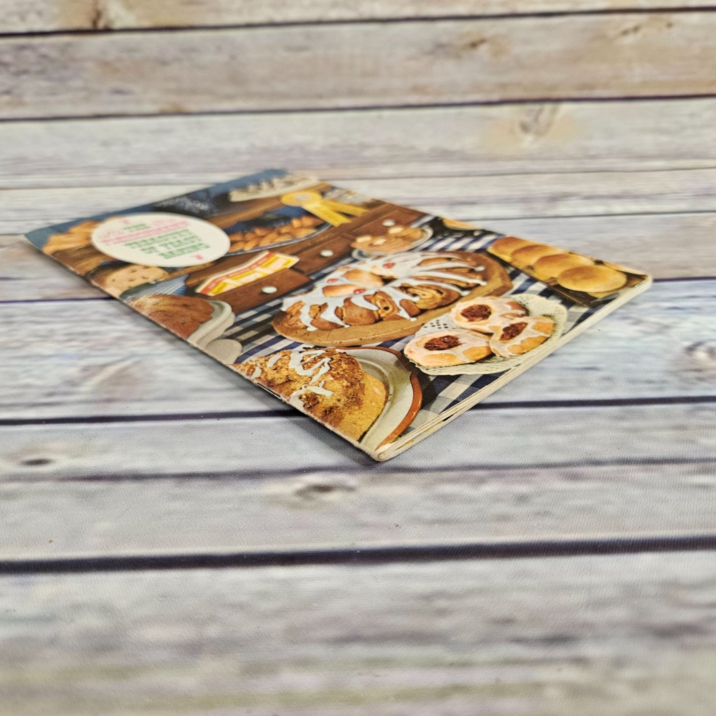 Vintage Cookbook Fleischmann Treasury of Yeast Baking Recipes Booklet 1960s Breads Rolls Paperback 1962 Booklet