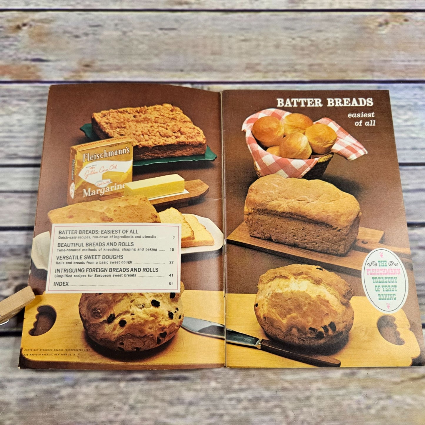 Vintage Cookbook Fleischmann Treasury of Yeast Baking Recipes Booklet 1960s Breads Rolls Paperback 1962 Booklet