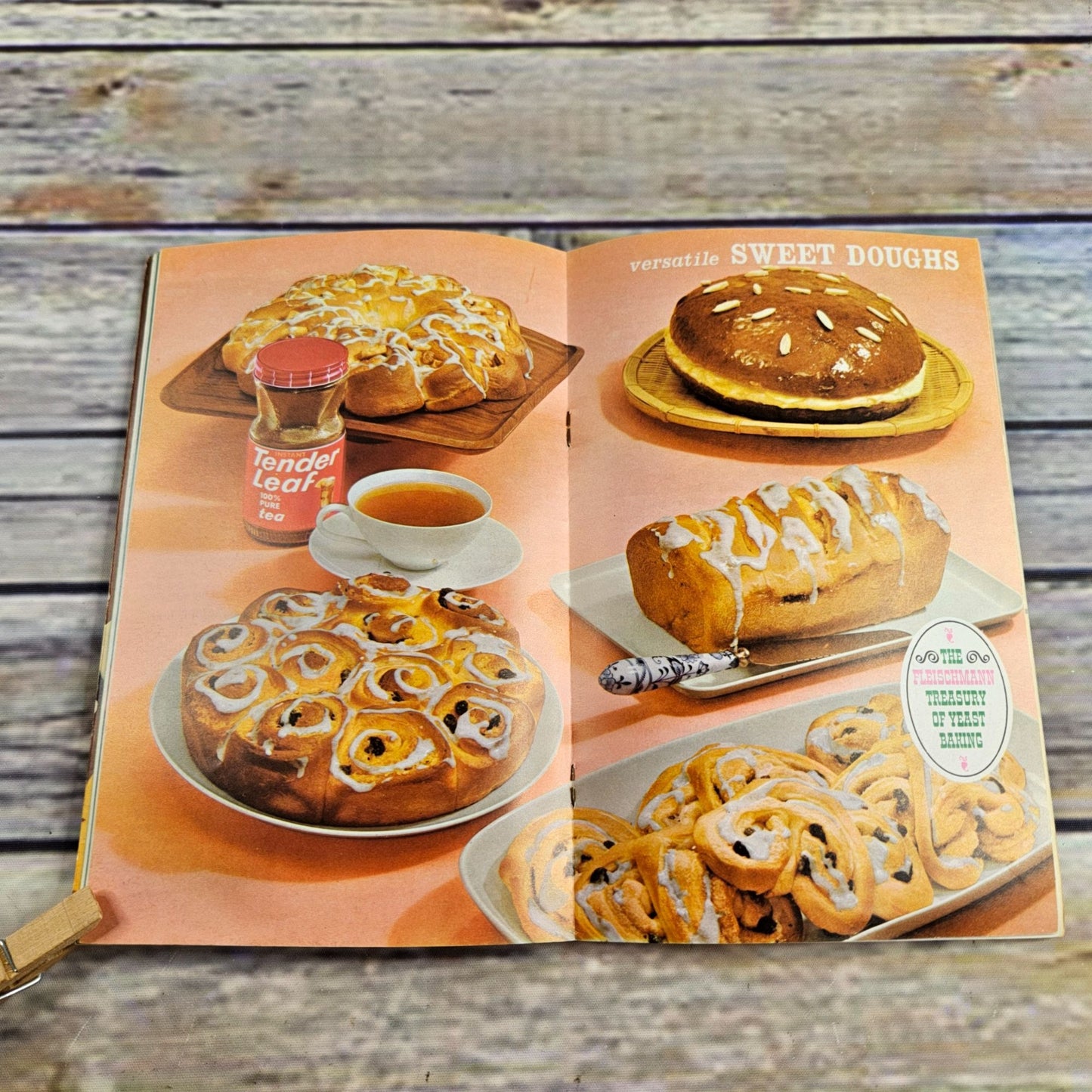 Vintage Cookbook Fleischmann Treasury of Yeast Baking Recipes Booklet 1960s Breads Rolls Paperback 1962 Booklet