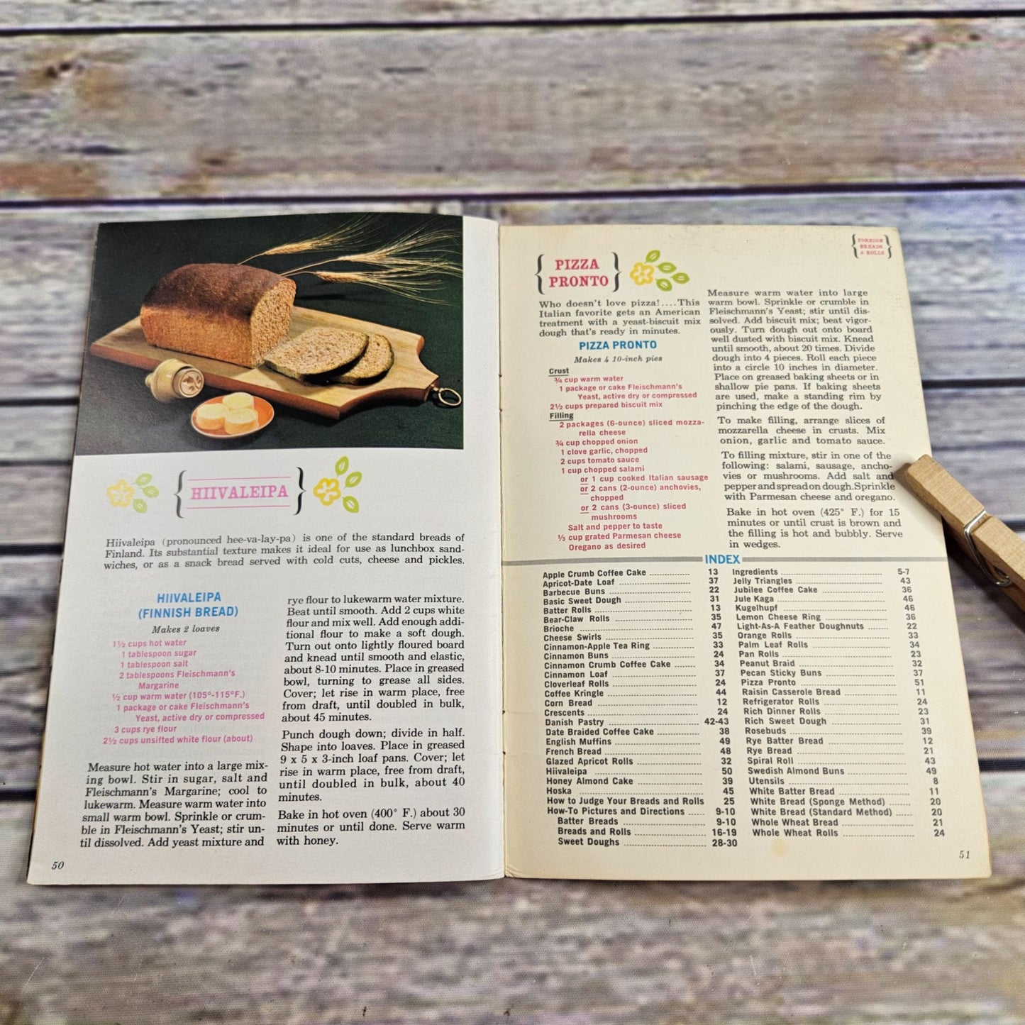 Vintage Cookbook Fleischmann Treasury of Yeast Baking Recipes Booklet 1960s Breads Rolls Paperback 1962 Booklet