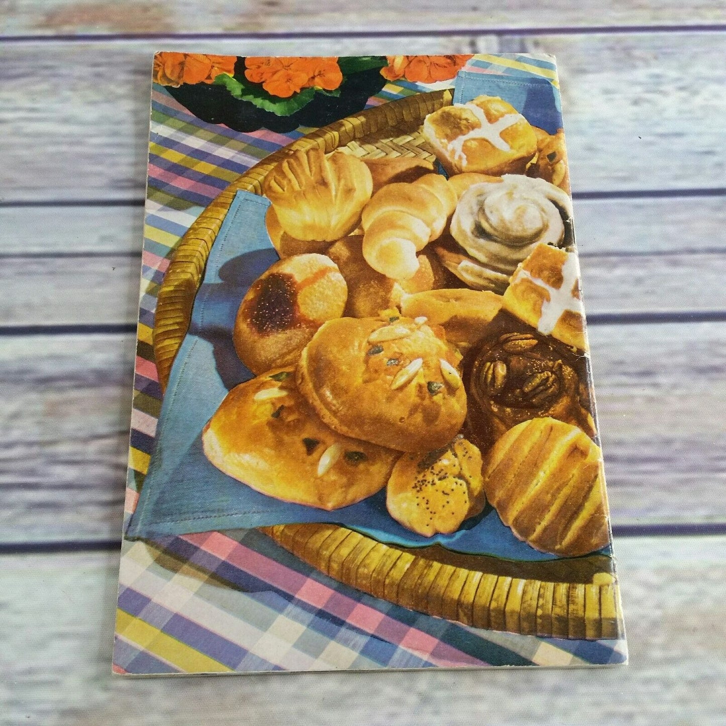 Vintage Cookbook Fleischmann The Bread Basket Yeast Baking Recipes Booklet 1941 Breads Rolls Paperback Booklet