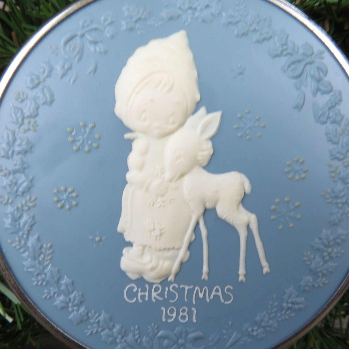 Vintage Cameo Ornament Betsey Clark Christmas When Hearts Reach Out Memories Hallmark 1981