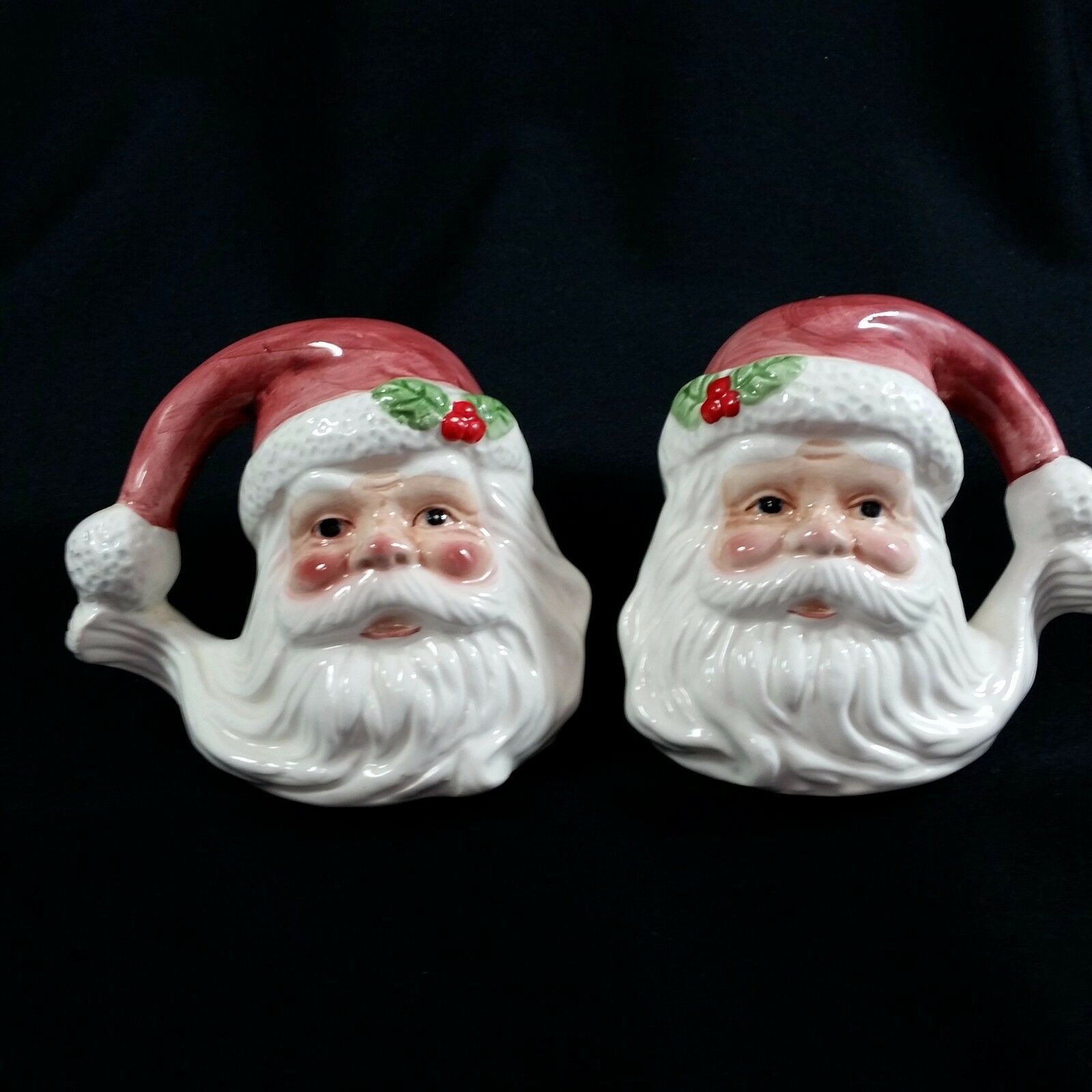 Santa Claus Salt & Pepper Christmas Holiday Ceramic Shakers Decorations - At Grandma's Table