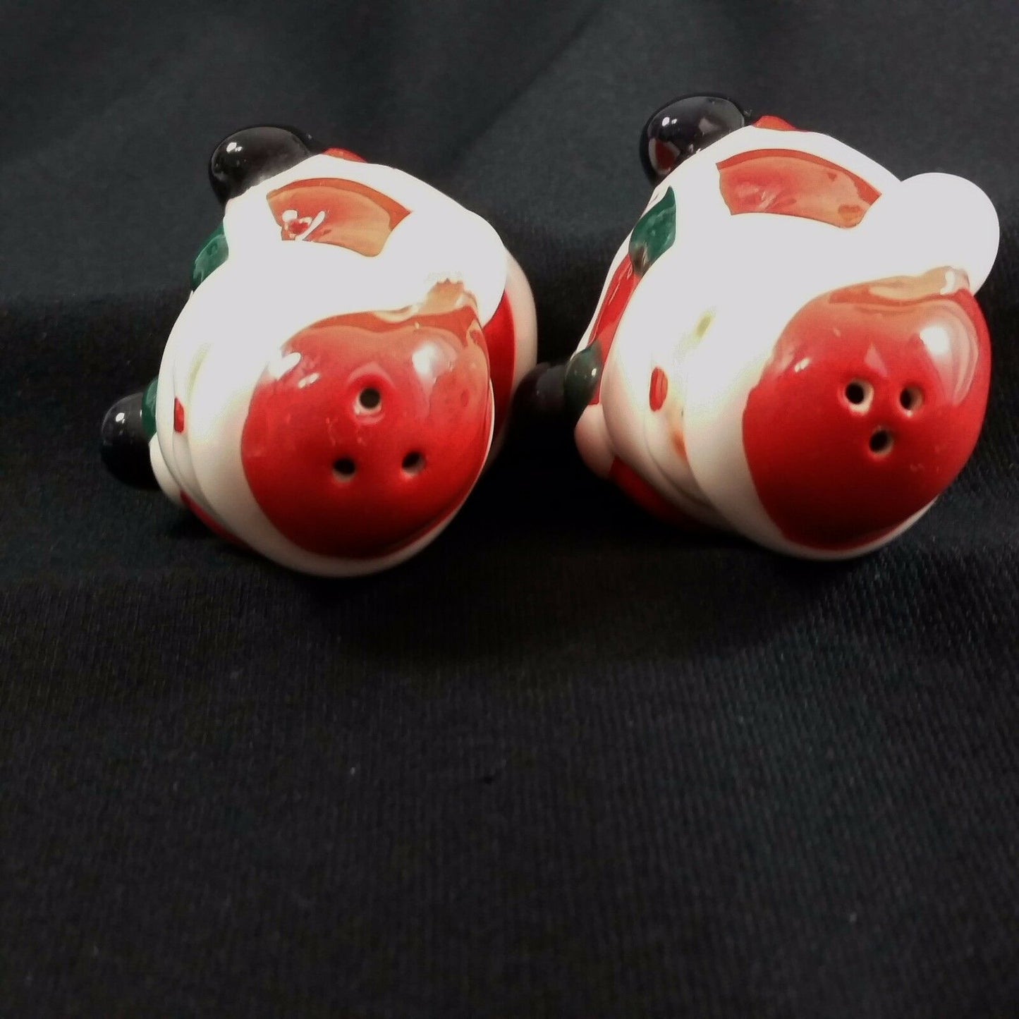 Santa Claus Salt Pepper Shakers Christmas Holiday Sitting Ceramic Decorations - At Grandma's Table