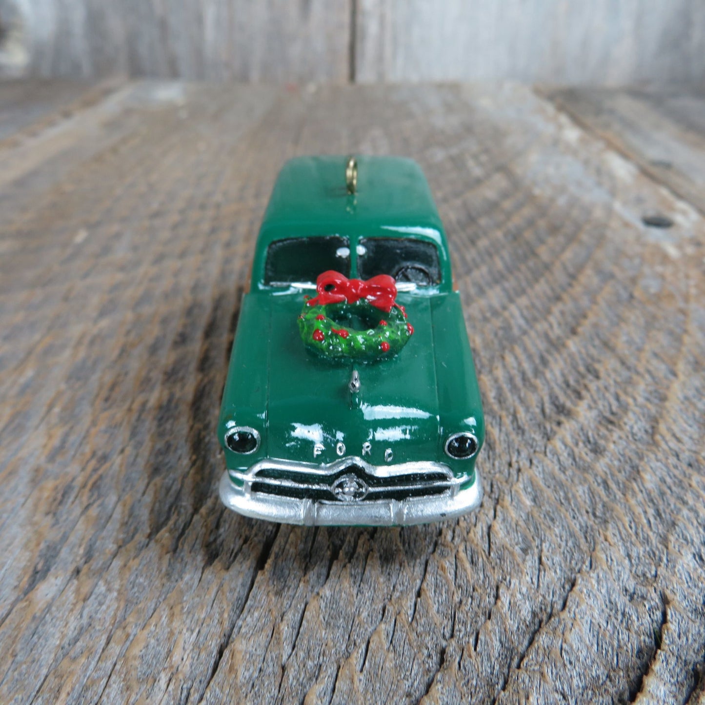 Vintage Woody Wagon Car Ornament Ford Motors Christmas Wreath Green Wood Paneling