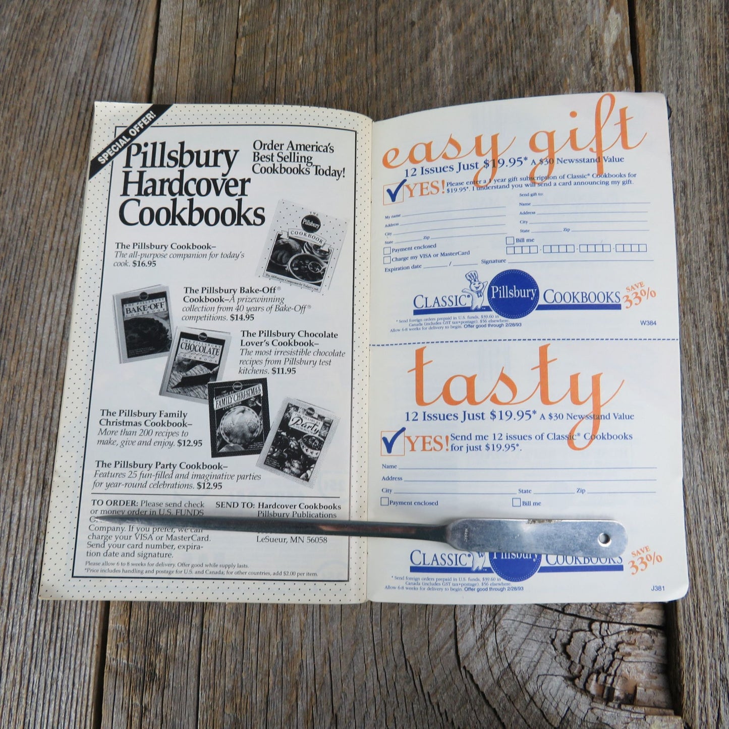 Chicken Recipes for Meals Fixin's Grilling Pillsbury Classic Cookbook Pamphlet Grocery Store Booklet August 1992