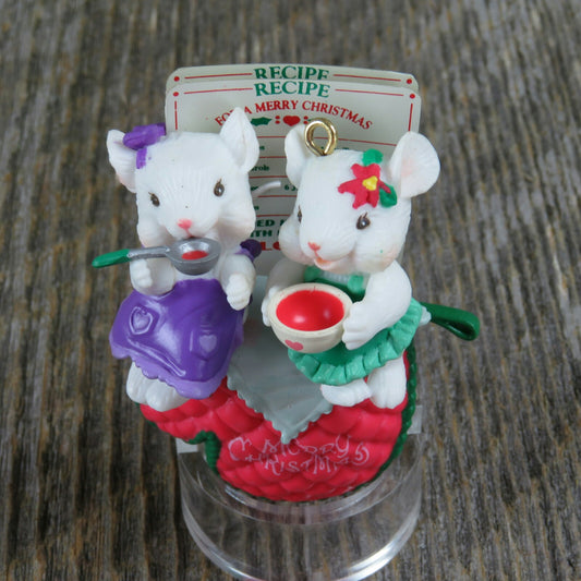 Vintage Mouse Oven Mitt Christmas Ornament 1996 Lustre Fame Mice Cooking Holiday Home Decor Christmas Decor - At Grandma's Table