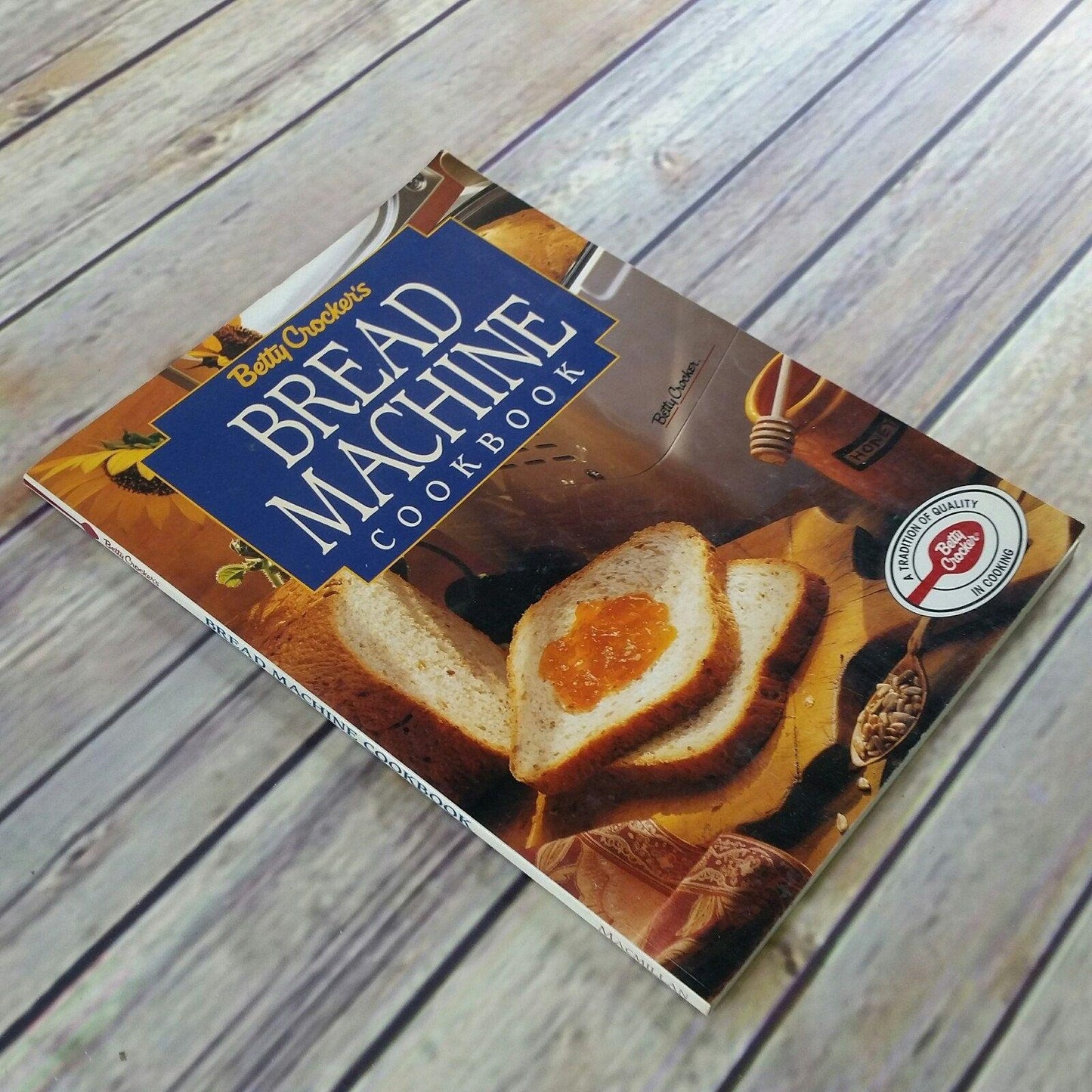 Vintage Cookbook Betty Crocker Bread Machine 1995 Bread Recipes Paperback Gold Medal Flour