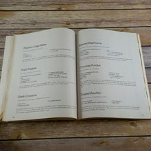 Load image into Gallery viewer, Vintage Cookbook Popcorn Larry Kusche 200 New Ways to Enjoy Popcorn 1977 Paperback Pop Corn Recipes