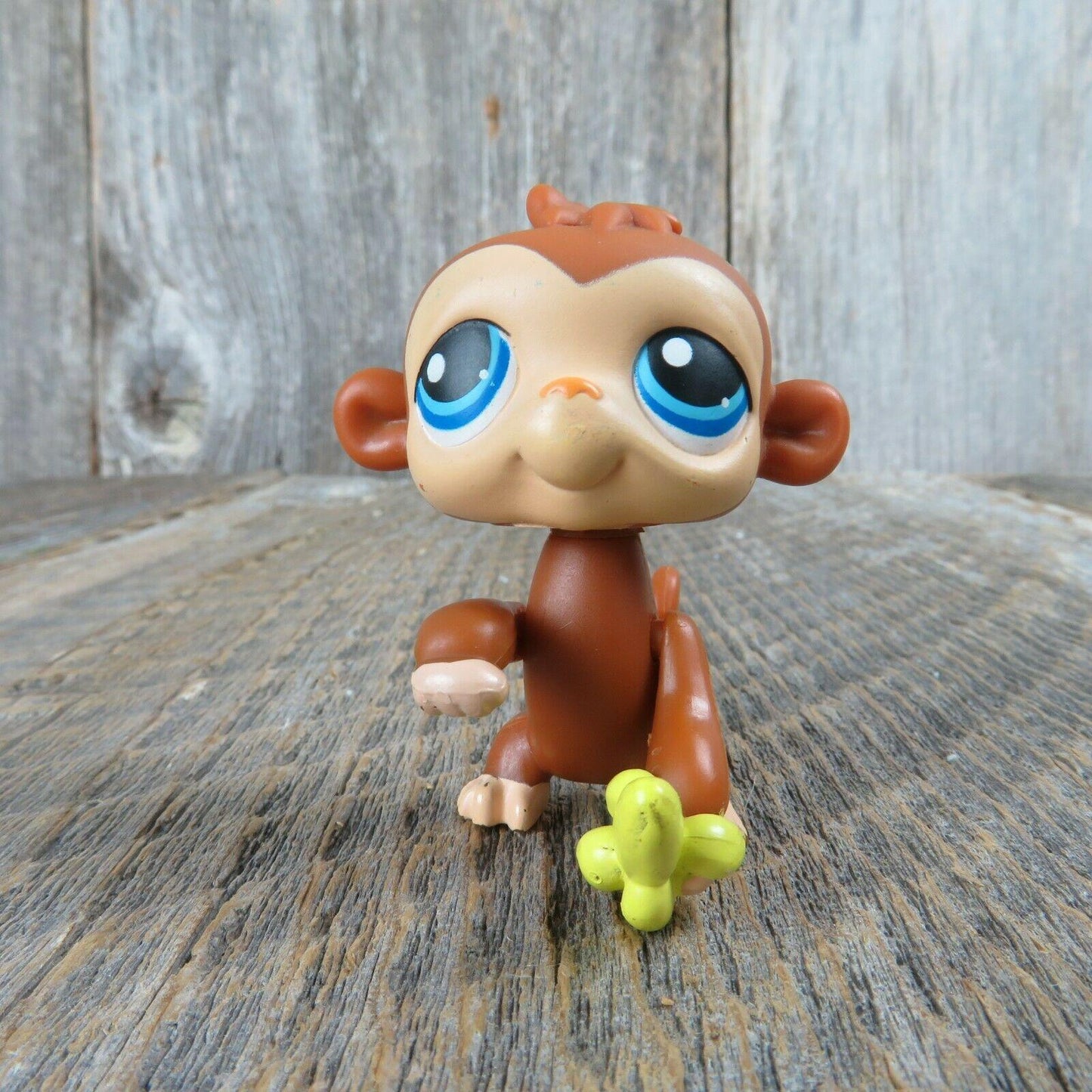 Littlest Pet Shop LPS Brown Monkey Blue Eyes Bobble Moving Arms Eating Banana