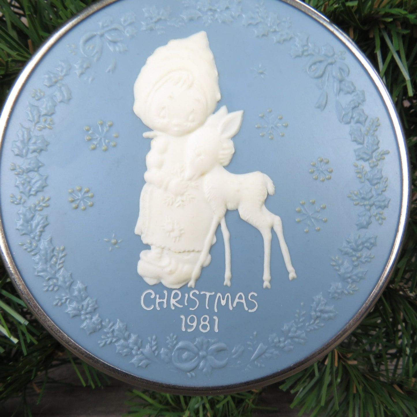 Vintage Cameo Ornament Betsey Clark Christmas When Hearts Reach Out Memories Hallmark 1981