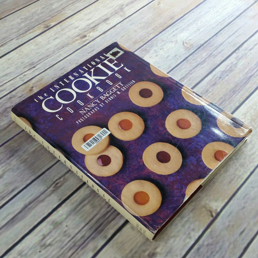 Vintage Cook Book International Cookie Cookbook 1988 Recipes Hardcover with Dust Jacket Nancy Baggett