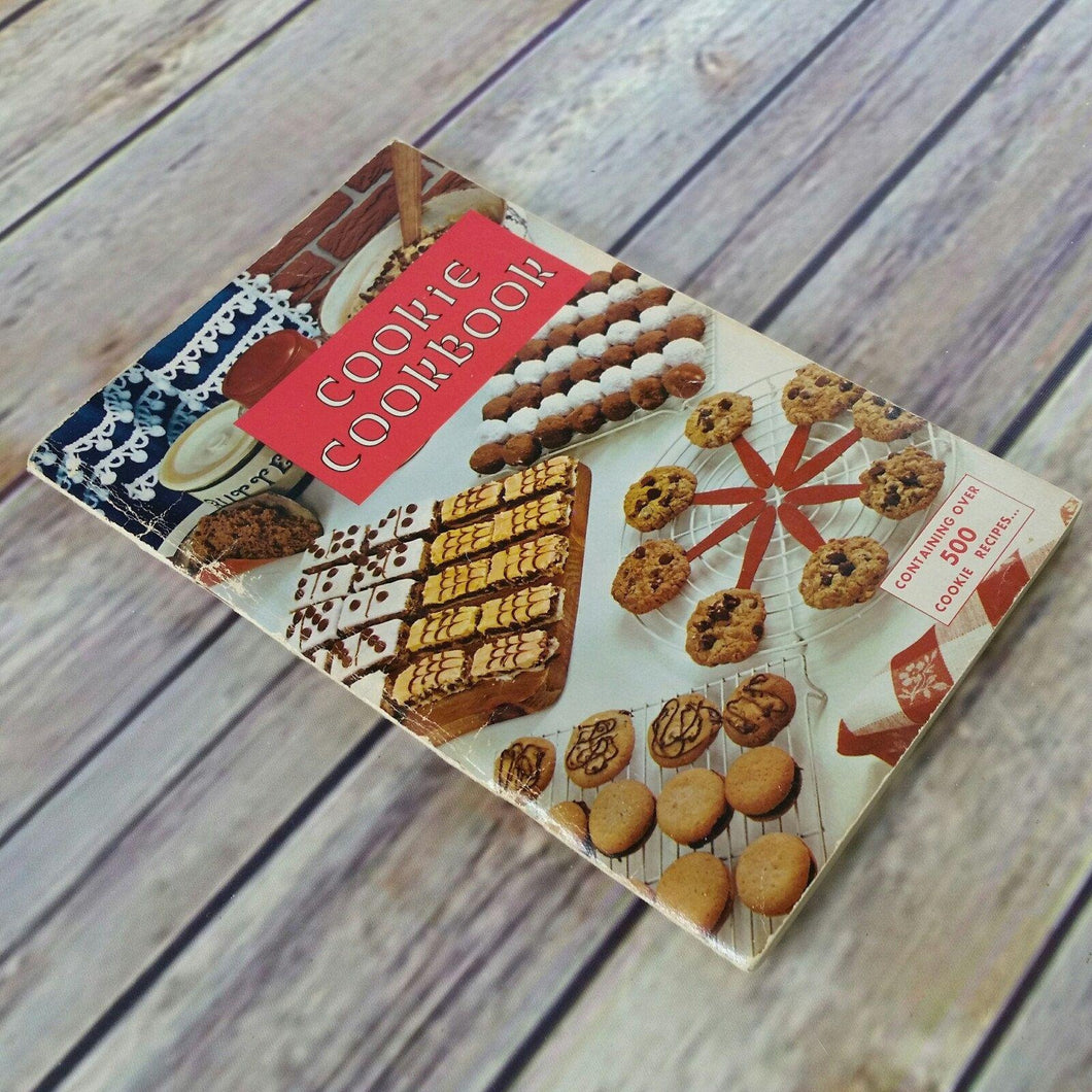Vintage Cookie Cookbook 1965 Over 500 Cookie Recipes Favorite Recipes Press Paperback Cookies