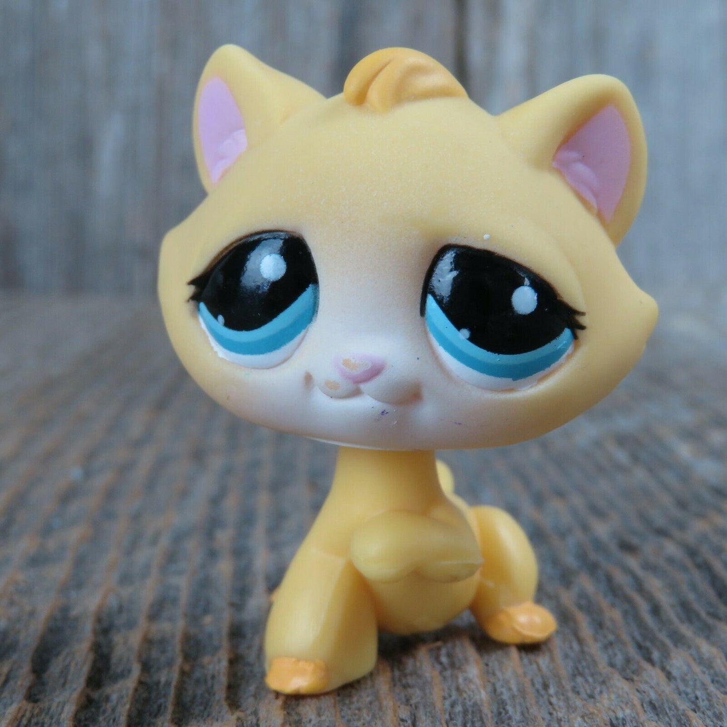Littlest Pet Shop Yellow Tabby Cat Blue Eyes Short Haired Paw Bobble Head 2005